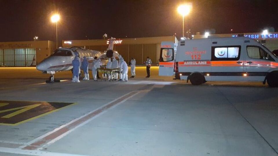 Suudi Arabistan'da Kovid-19'a yakalanan çift Türkiye'ye getirildi