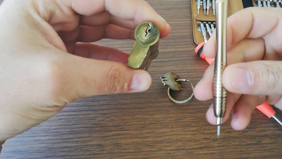 Kilit içinde kalan anahtar nasıl çıkarılır?