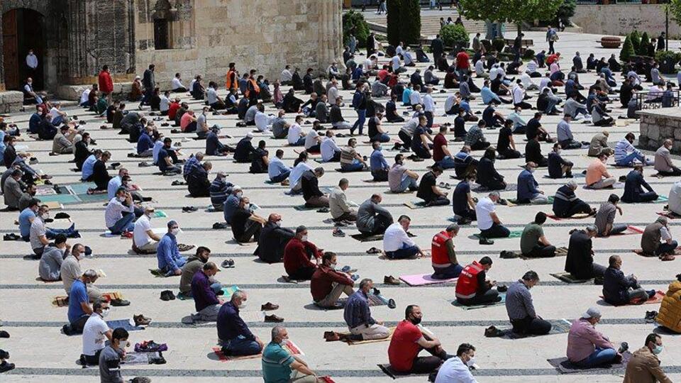 İzmir cuma saati kaçta?