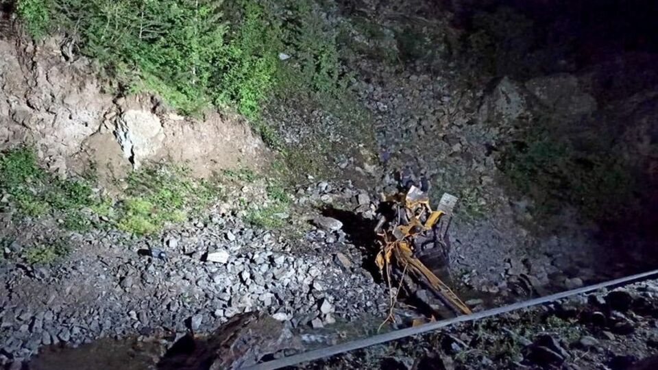 Gümüşhane'de yol yapımı sırasında heyelan: 2 ölü