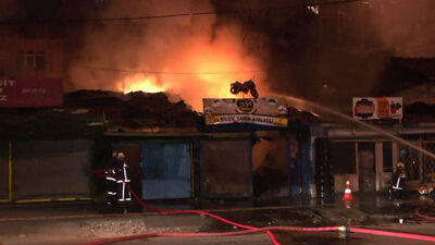 Ankara'da iş yeri yangını: 2 dükkan küle döndü