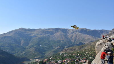 Nefes kesen atlayış... Hızı 200 kilometreyi aştı!