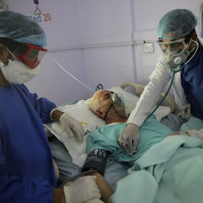 Türk bilim insanları Covid-19'u görüntülemeyi başardı!