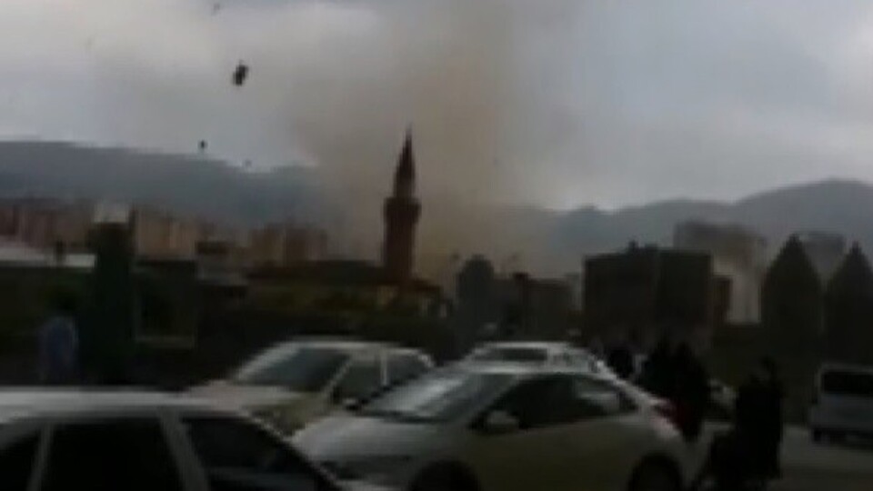 Yine aynı görüntü! Önüne ne kattıysa götürdü!