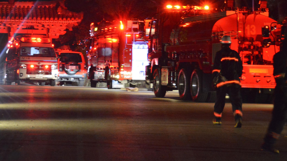 Japonya'da yangın faciası: 3 itfaiyeci ve 1 polis öldü!