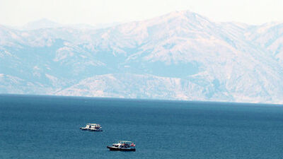 Van'da tekneyi arama çalışmaları yeniden başladı