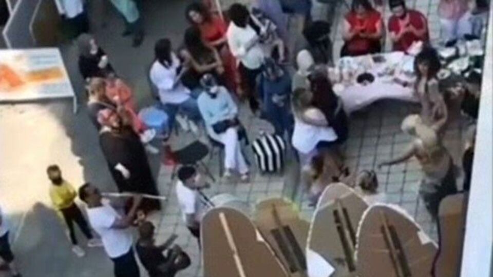 Dansözlü açılış koronayı unutturdu