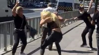 Kadınlardan meydan dayağı!