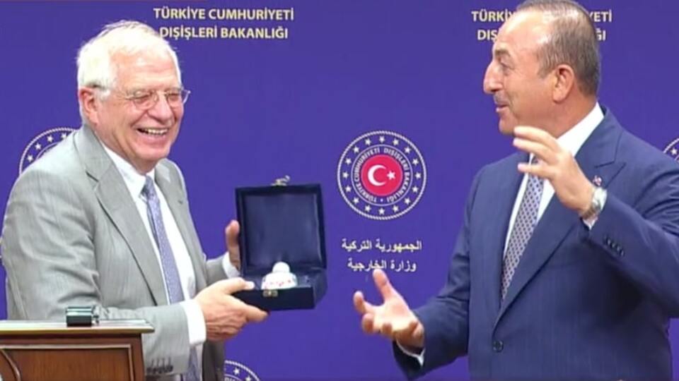 AB Yüksek Temsilcisi Borrell'e ilginç hediye