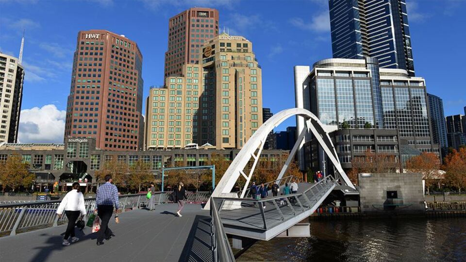 Melbourne'de 6 hafta sokağa çıkma yasağı ilan edildi