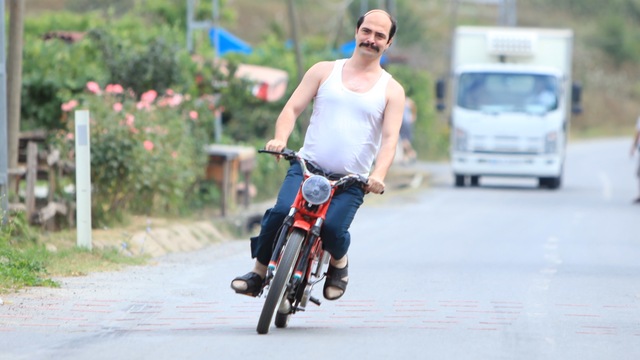 Güldür bizi Gazi