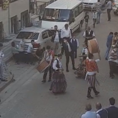 İki tehlike bir arada! Kurallara uymayıp havaya ateş açtı!