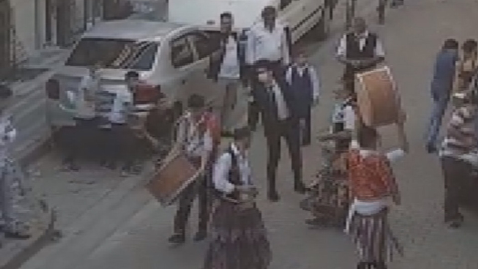 İki tehlike bir arada! Kurallara uymayıp havaya ateş açtı!