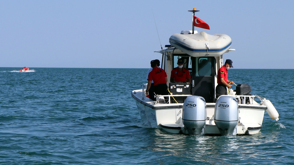 Van'da batan tekne bulundu