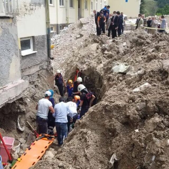 Kütahya'da 2 işçi göçük altında kaldı