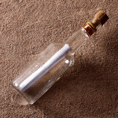 Şişenin içine gizlenmişti! Bu kağıt parçasını kim bulursa...