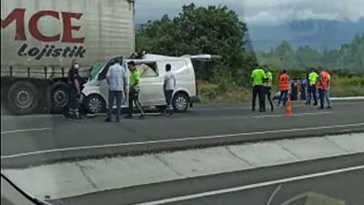 Minibüs TIR'a çarptı: 1 ölü, 1 yaralı!