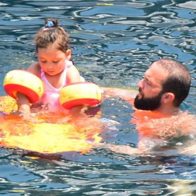 Baba-kızın deniz keyfi