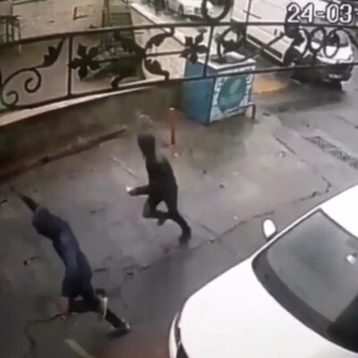 İstanbul’da güpegündüz kapkaç dehşeti kamerada