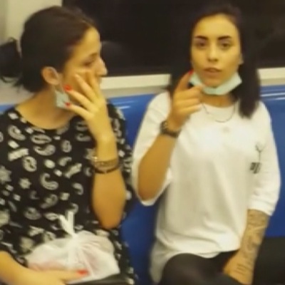 Akılalmaz görüntüler! Metroda maske takmama kavgası!