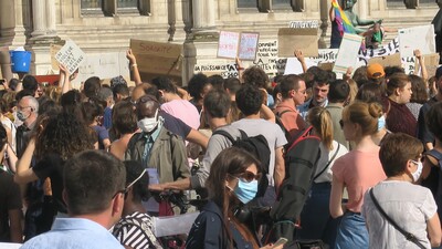 Fransa'da yeni kabinedeki iki bakana protesto!