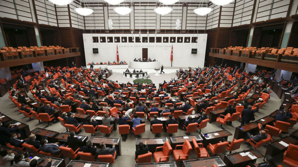 Çoklu baro teklifi yasalaştı