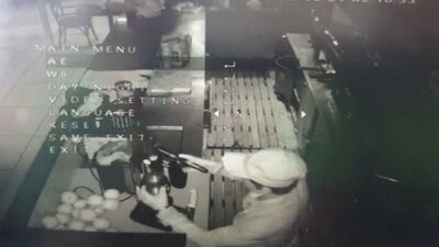 Hırsız istediği parayı bulamayınca...