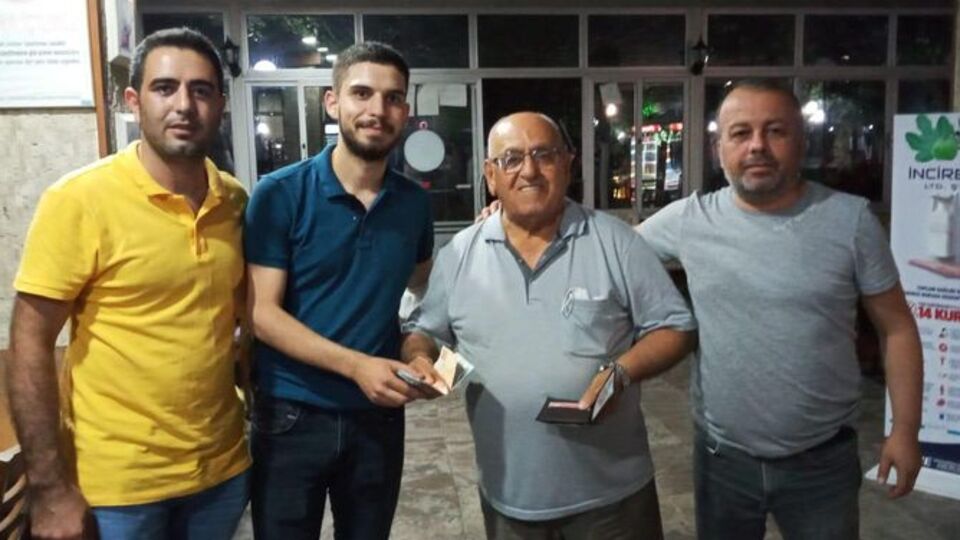 Buldukları parayı teslim ettiler