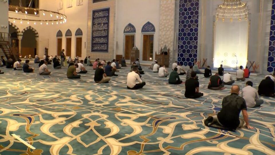 Ayasofya kararı sonrası camilerde şükür duası