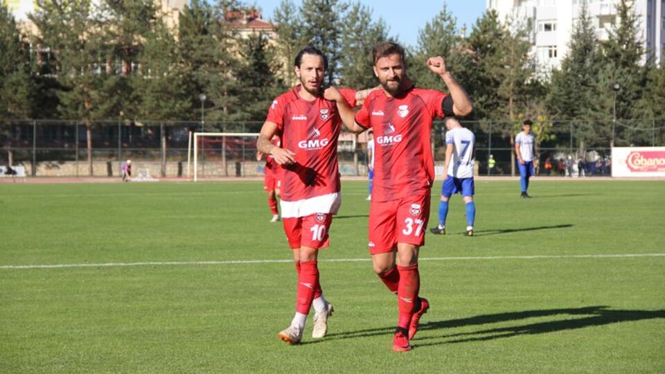 Devler, Cici'yi izliyor