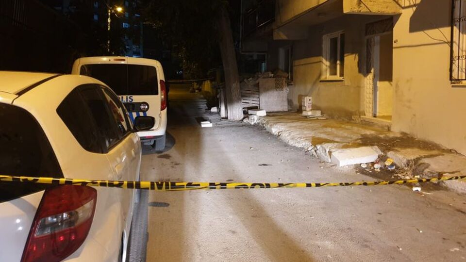 İzmir'de pompalı tüfekle vurulan kadın hayatını kaybetti