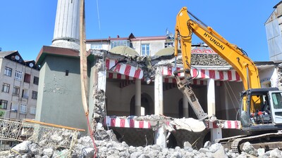 Kıblesi yanlış olan cami 64 yıl sonra yıkıldı