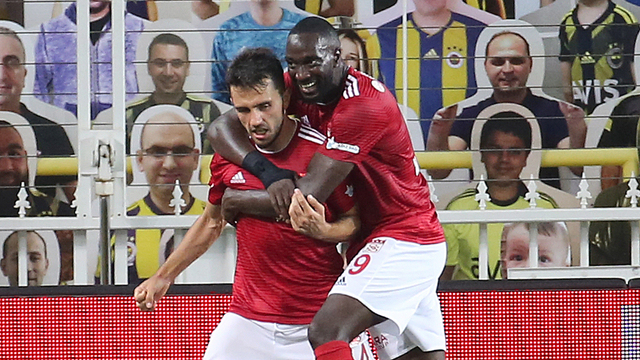 Emre büyükleri yıktı!