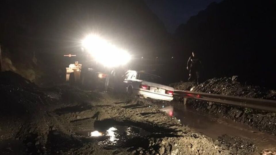 Artvin'de şiddetli yağış ve heyelan: 1 ölü