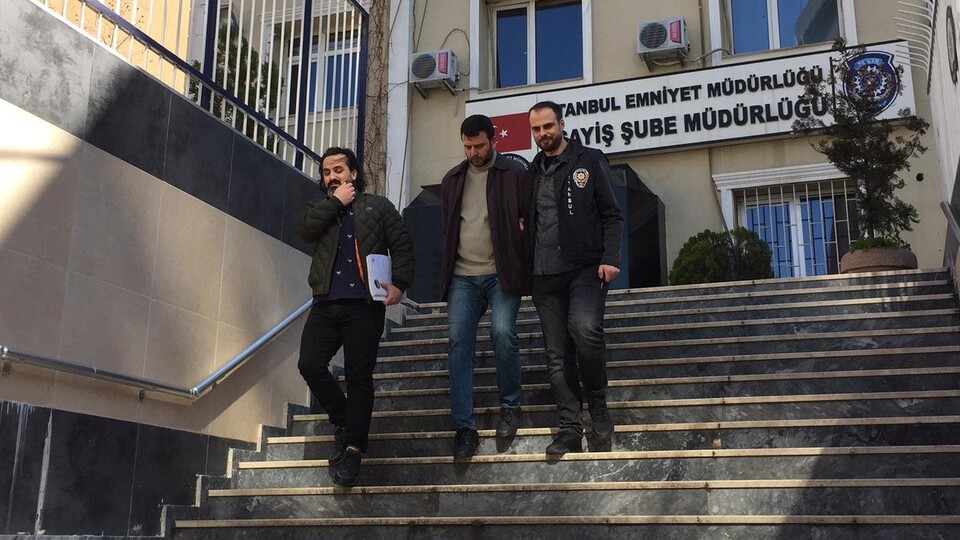 Eşini öldürüp şüphe çekmemek için mesaj atmış!