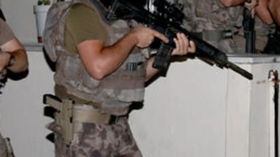 İstanbul'da dev uyuşturucu operasyonu: 75 gözaltı