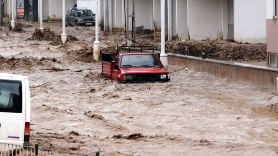 O bölgelerde yine sel ve dolu uyarısı