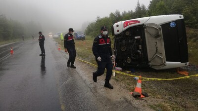 Yolcu otobüsü devrildi: 14 yaralı!