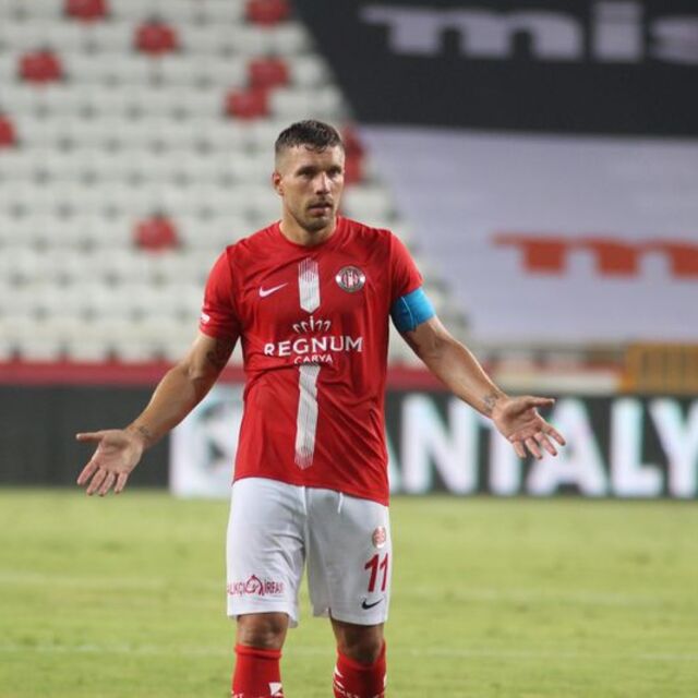 Podolski'den ayrılık sinyali!