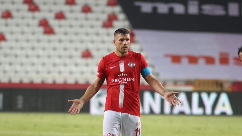 Podolski'den ayrılık sinyali!