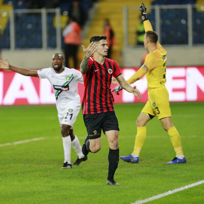 Alman devlerinden kanca!