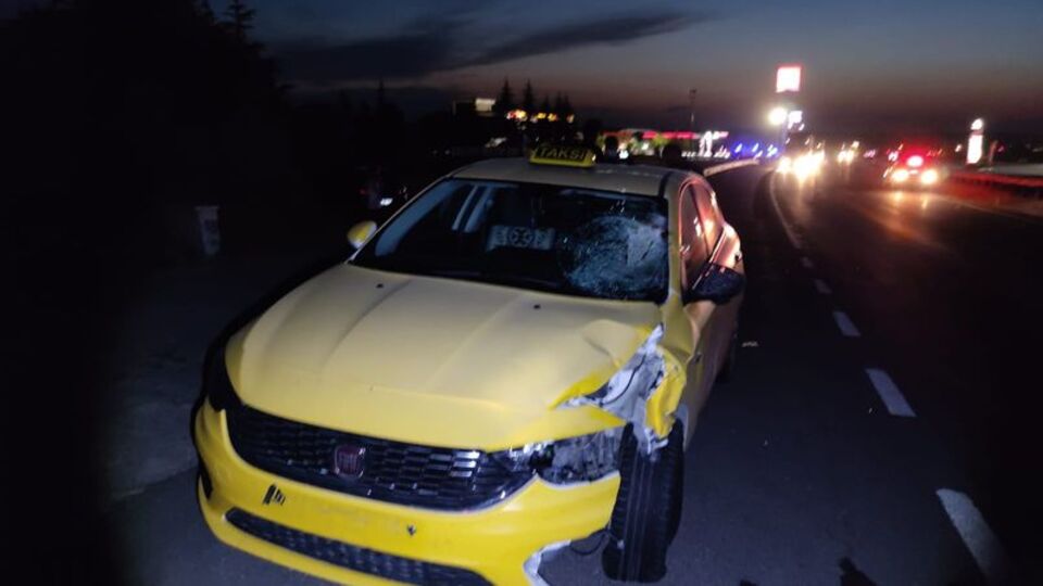 Taksinin çarptığı genç hayatını kaybetti