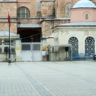 Ayasofya'da o tabelalar kaldırıldı