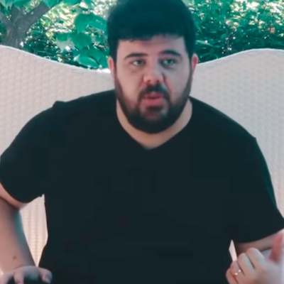 "Oturmaya çalışırken koltuğu kırdım"