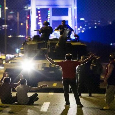O fotoğraftaki polis 15 Temmuz gecesini anlattı!