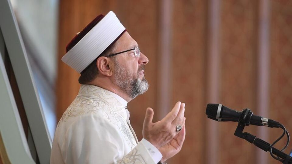 Türkiye'deki 90 bin camide sela okundu