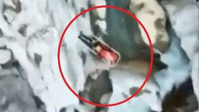 En derin kanyonda nefes kesen kurtarma