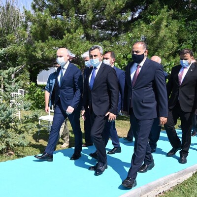 Yapılan her yol hainlere atılmış tokattır