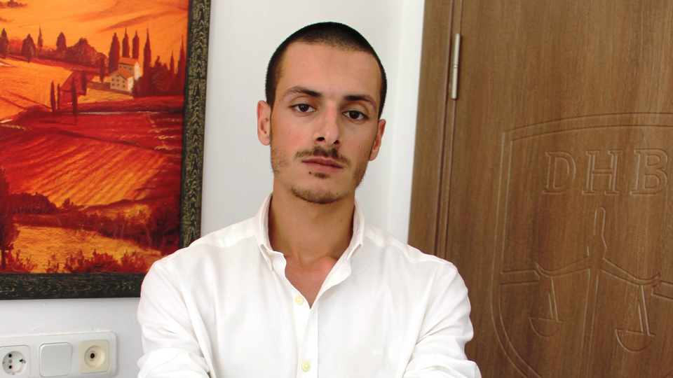 Sildirmek istediği dövmeleri kabusu oldu!