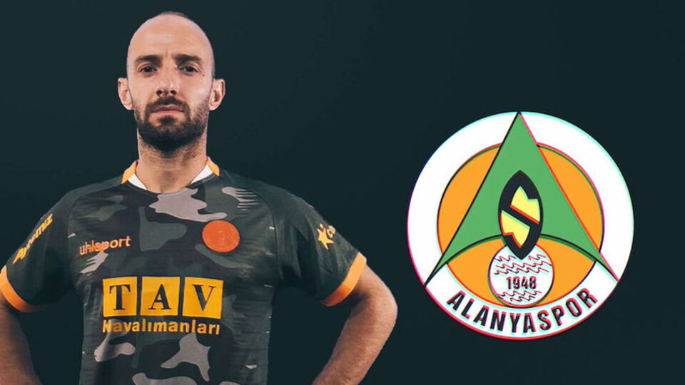 Alanyaspor formalarını tanıttı